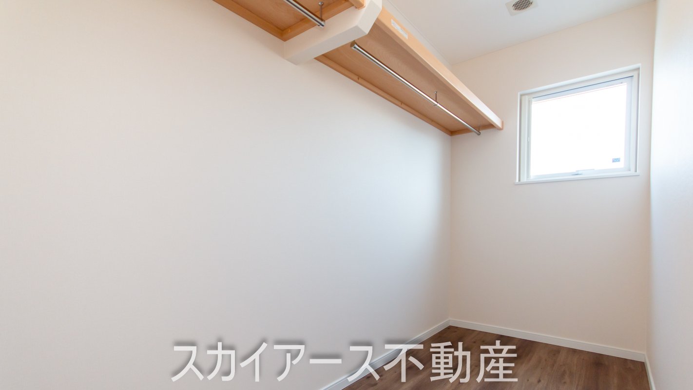 主寝室　ウォークインクローゼット