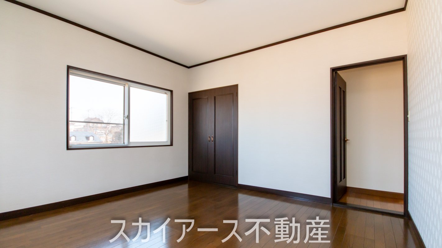 2階　洋室8帖